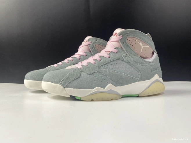 CT8528-002 Neutral 7 Air Retro Grey Jordan 0925